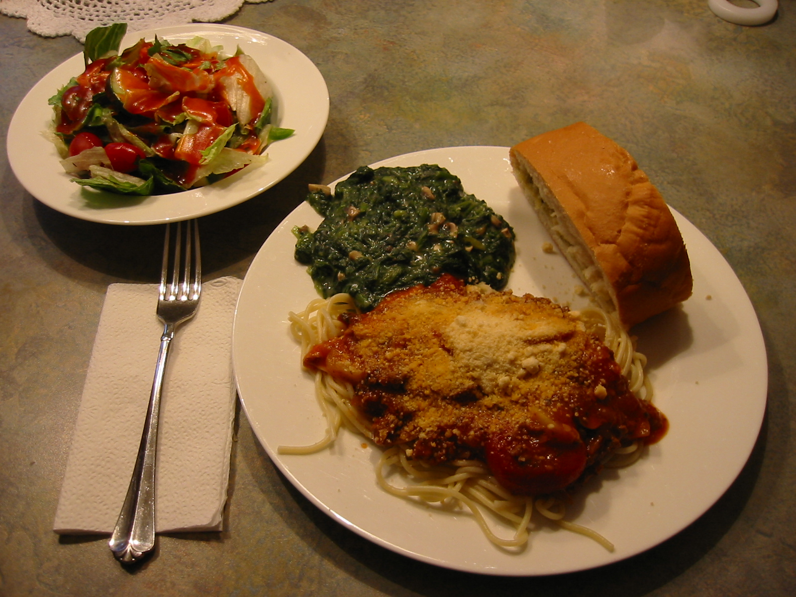 Spaghetti, creamed spinach with mushrooms, garlic bread and a lovely salad